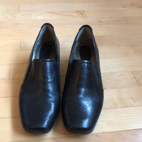 Womens shoes - Picture 2 of 5